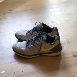 Nike tennis shoes